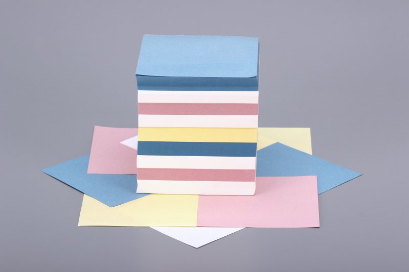 Notizw�rfel bunt, lose Bl�tter, nachhaltig, 9x9x9 cm