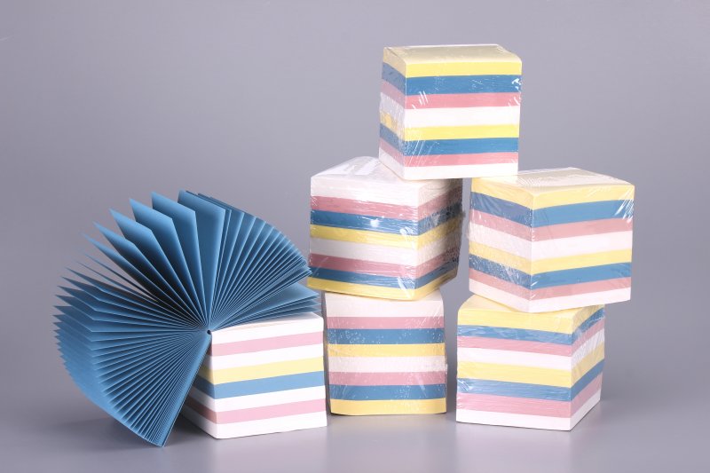 Notizw�rfel � 9x9x9 cm � bunt � blockverleimt � 6 St�ck